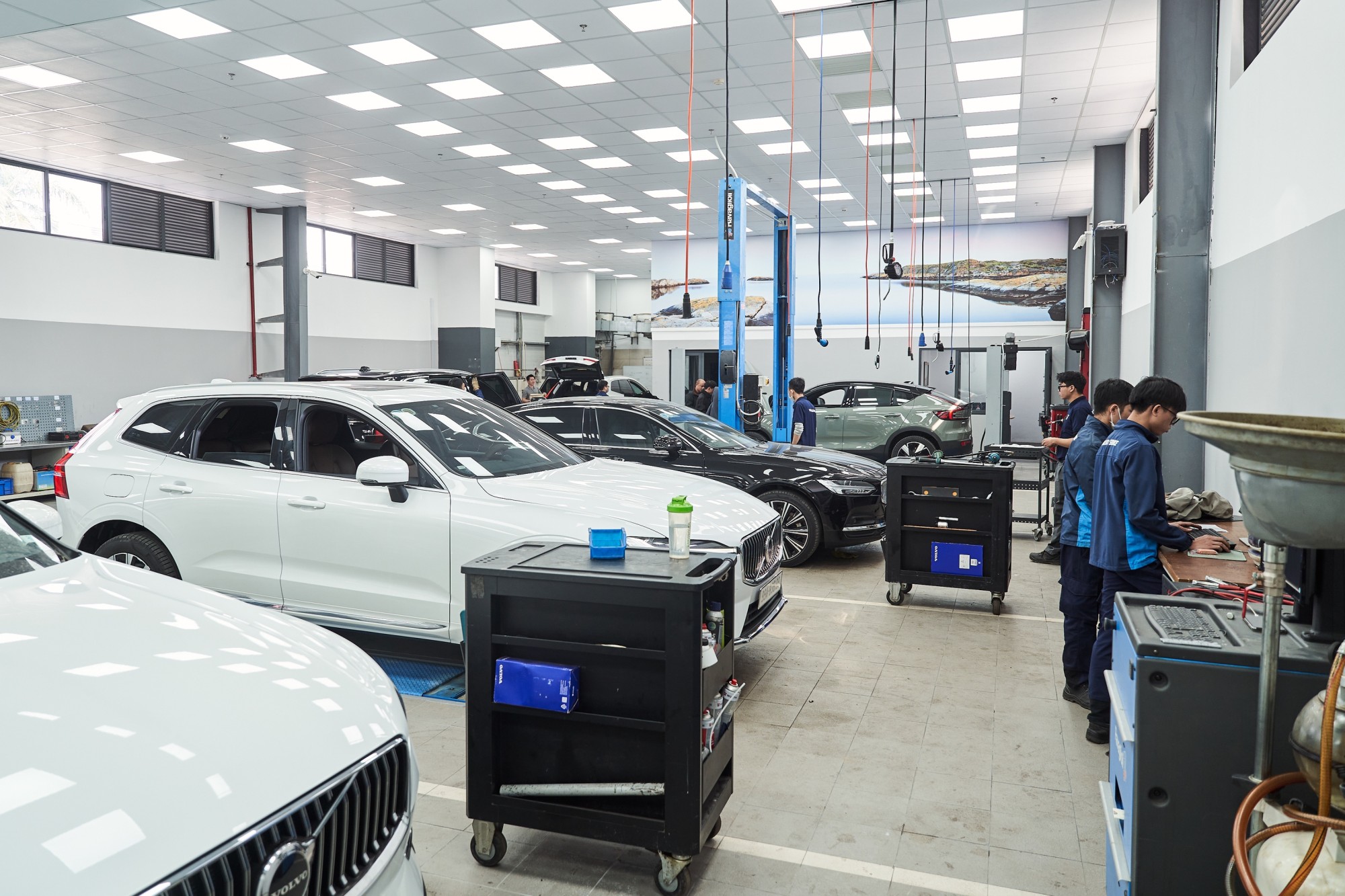 hình ảnh xưởng dịch vụ đại lý volvo hà nội